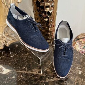 Cole Haan Ladies Grand-OS Navy Stitchlite Lace-Up Wingtip Oxford Sneakers. 7.5B